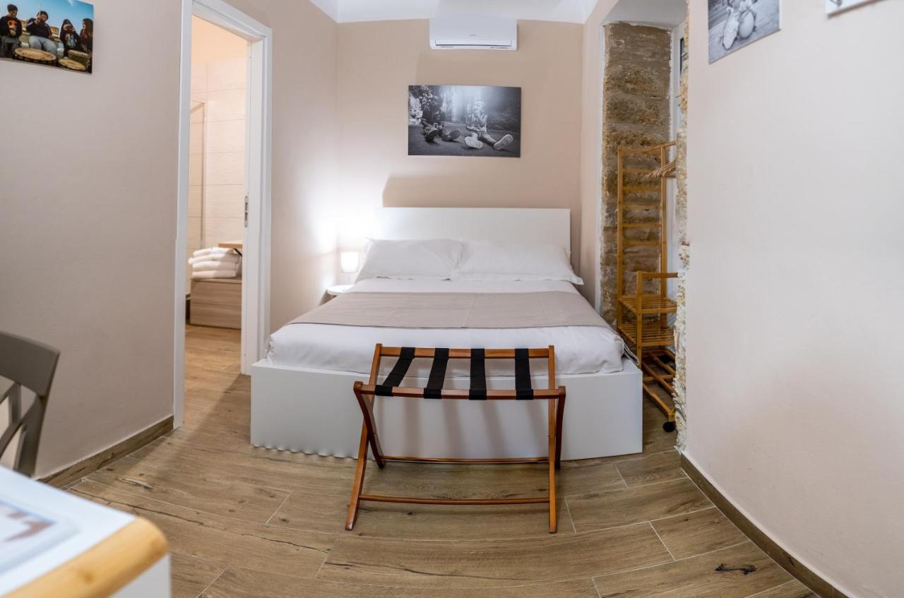 I Quattru Vuci Rooms Палермо Экстерьер фото